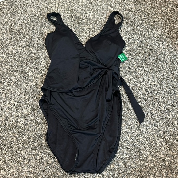 NWT! GAP Black Wrap Front One-Piece Swimsuit - Size Medium 💎 - Picture 7 of 7